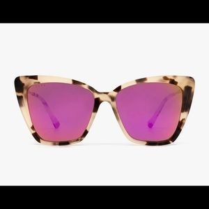 NWT DIFF SUNNIES. Becky II. Cream Tort. Pink mirror leases. Never worn.